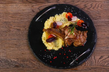 Hizmet patates püresi sebzeli kuzu