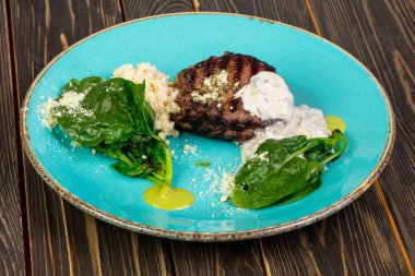 Soslu Izgara biftek minion