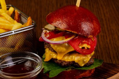 Ev yapımı lezzetli burger peynirli