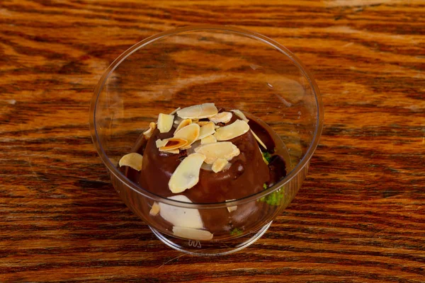 Mousse Cioccolato Con Noci Panna — Foto Stock