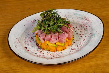 Ton balığı, mango ve avakado tartar