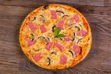 Pizza mantar ve peynir jambon