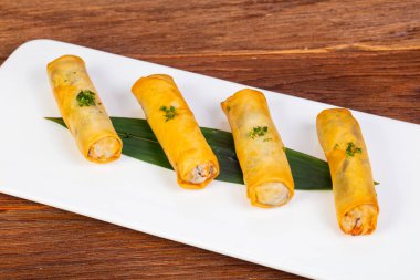 Deniz ürünleri ile Asya böreği