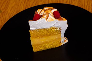 Tatlı limon Pasta krema ile