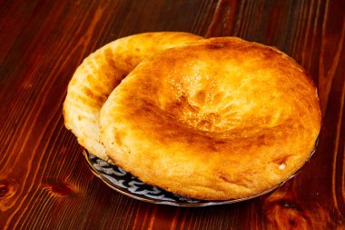 Özbek geleneksel lepeshka plaka