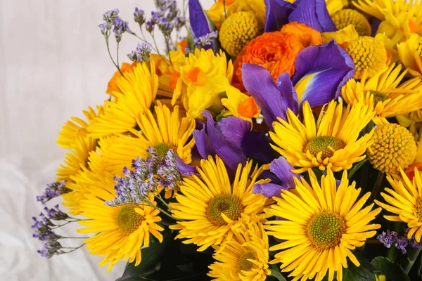 Bouquet Romantico Con Vari Fiori — Foto Stock