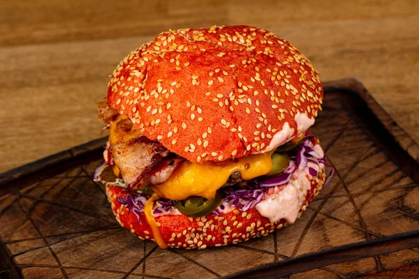 Smaczne Burger Mięsem Serem — Zdjęcie stockowe