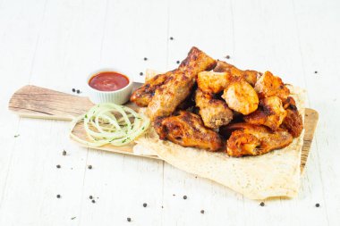 Et kebabı mix tabak - tavuk kanatları, domuz, sığır eti