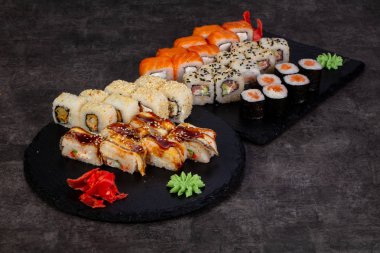 Japon Suşi ile çeşitli madde ayarla