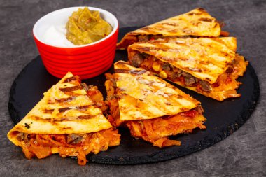 Mexican quesadilla tortilla - et, sebze