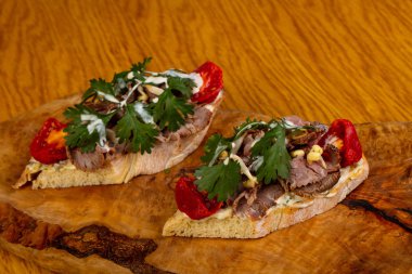 Bruschetta alarmdan ve Salantro ile