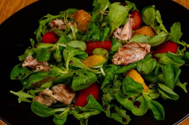 Bıldırcın ve domates salatası