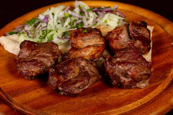 Grilled mutton kebab with inion
