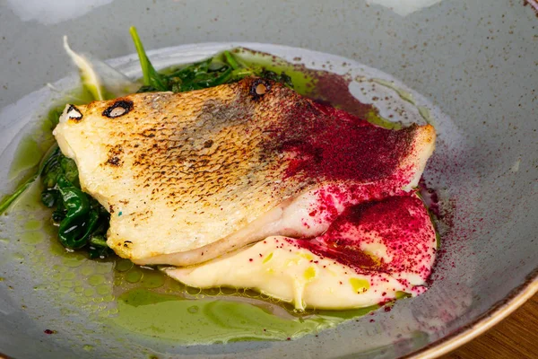 Pike perch fillet with sauce — Stock Image Pike Perch Fillet Sauce Stock Photo