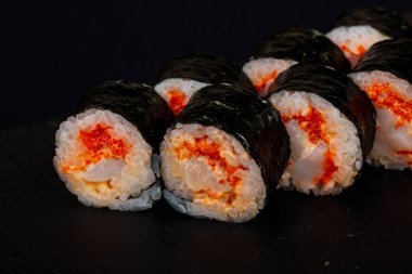Karides ile Japon soğuk rulo