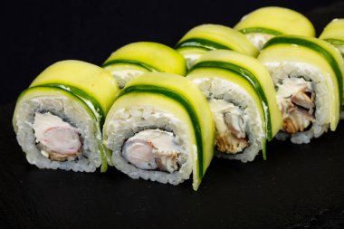Karides ile Japon soğuk rulo