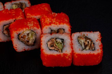 Yılan balığı ile Japon geleneksel rulo