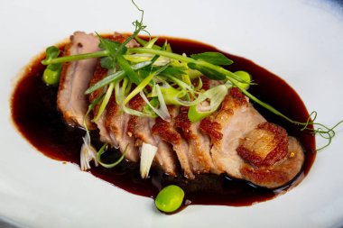 Kavrulmuş duck meme soslu