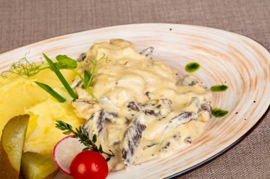 Dilim biftek peynir sos ve patates ezdim