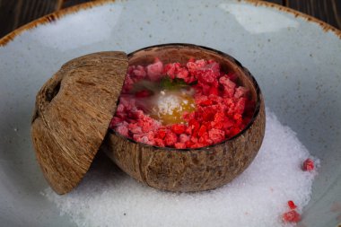 Hindistan cevizi ile shugar tatlı