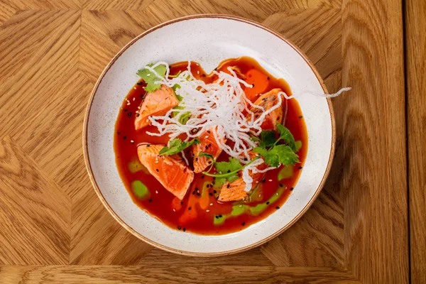 Salmón Tataki Con Salsa Hierbas — Foto de Stock