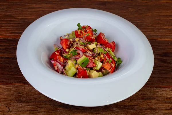 Salada Com Kinoa Abacate Legumes — Fotografia de Stock