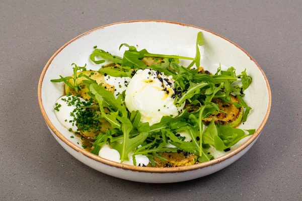 Rostad Zucchini Med Ost Och Rucola — Stockfoto