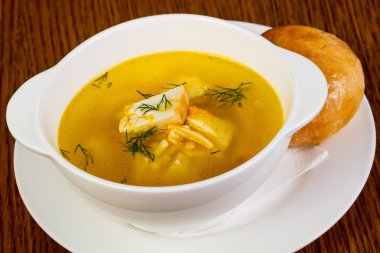 balık çorbası ile somon ve sebzeler