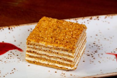 Katmanlı tatlım pasta plaka