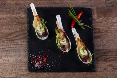 Yılan balığı ve Bıldırcın yumurta ile snack