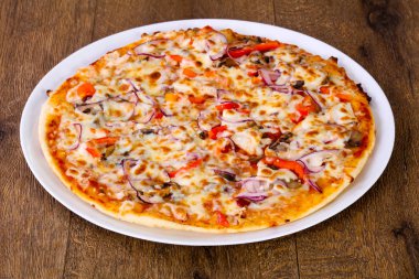 Sığır eti peynir ve soğan pizza