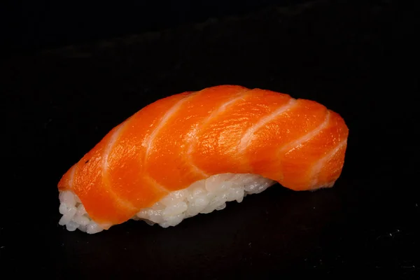 Sushi Frío Japonés Con Salmón —  Fotos de Stock