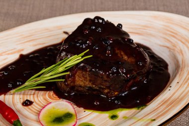 Biber soslu dana biftek pişmiş