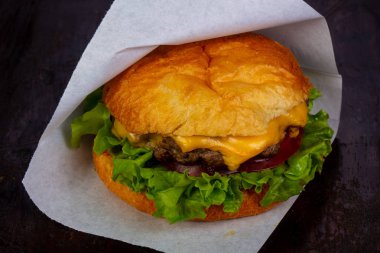 Burger pirzola ve peynir