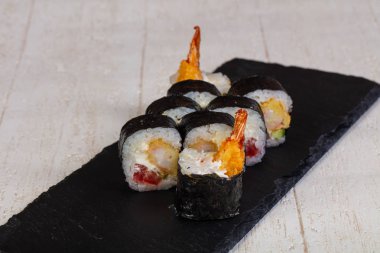 Japon rulo ile tempura karides