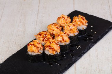 Japon pişmiş rulo ile balık