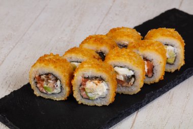 Japon pişmiş rulo ile balık