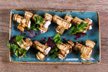 Patlıcan peynir maydanoz hizmet ile rulo