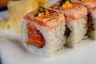 Japon soğuk rulo somon ile