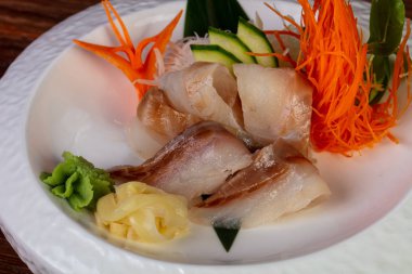 Zencefil sashimi dorado ile hizmet