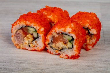 Yılan balığı ile Japon geleneksel rulo