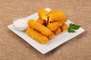 Kızarmış peynir sos ile sopa