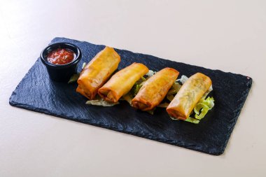 Bahar rulo domates sos ile 