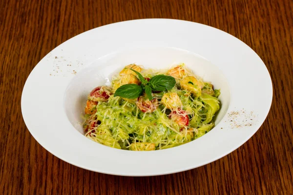 Pasta Con Salsa Salmón Pesto —  Fotos de Stock