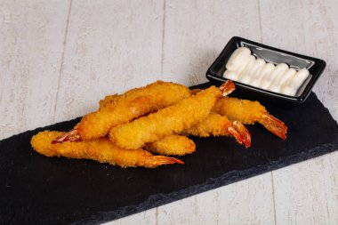 Sıcak karides tempura sos ile