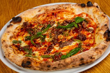 Sığır eti ve teriyaki pizza