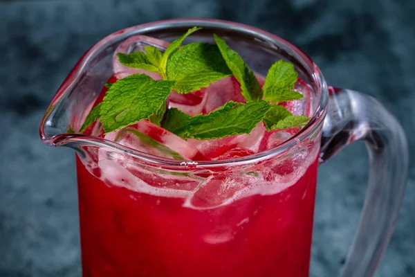 Limonata Fredda Fatta Casa Con Menta — Foto Stock