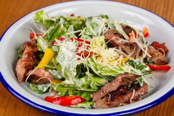 Griiled Beef Steak Salad Parmesan Cheese — Stock Photo, Image