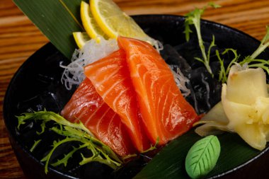 Limonlu soğuk somon balığı