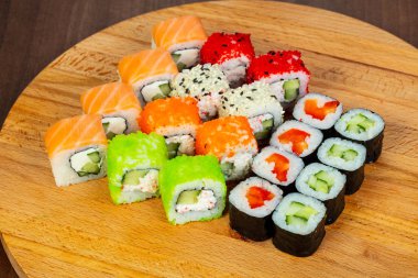 Suşi Japonya ve küme rulo